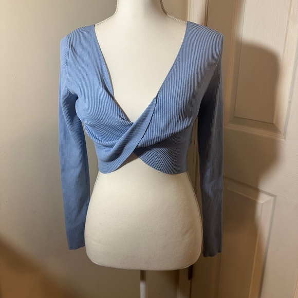 NWT - Minkpink cropped twist front knit top. Size medium - Picture 1 of 8